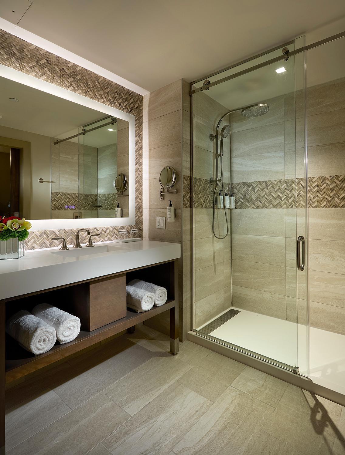 King Room with Roll-In Shower - Disability Access
